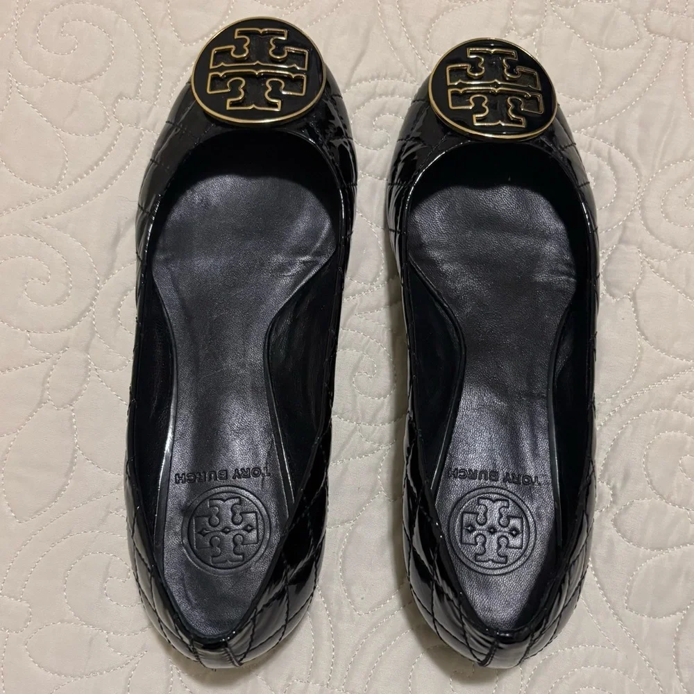 Tory Burch Quinn Black Patent Leather Quilted Ballet Flat Black Gold Logo Size 5